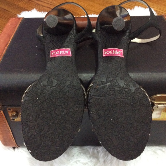 Betseyville Pabla Heels - Picture 7 of 8